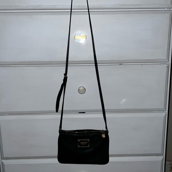 Michael Kors Handbags - Michael Kors Purse 👛